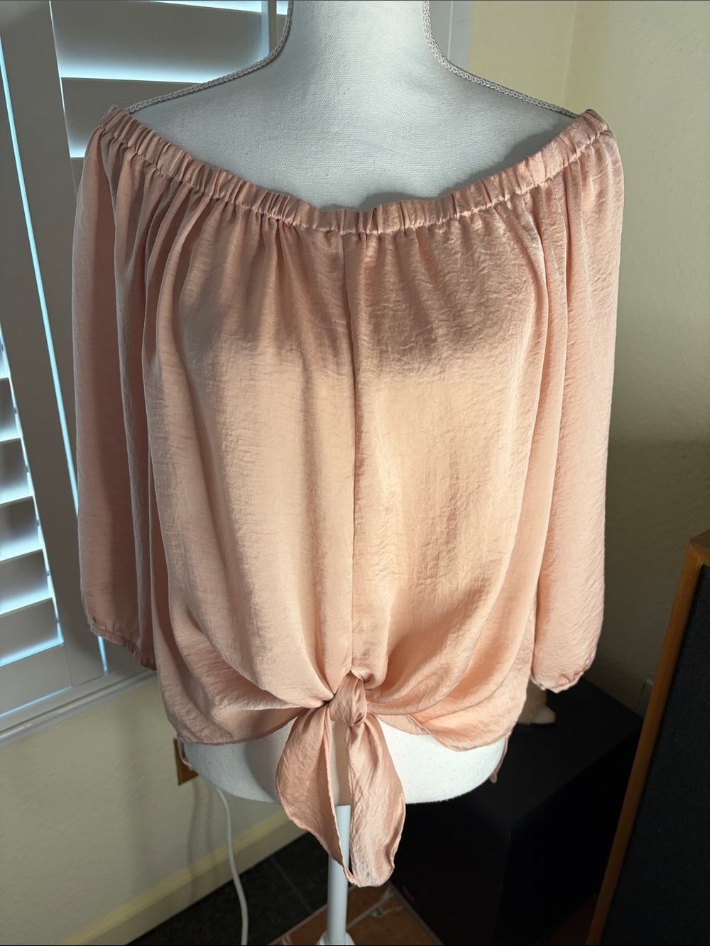 🩷👚Mahina Off Shoulder Ice Pink Waist Tied Top W/Longer Back & 3/4 Sleeves Sz L